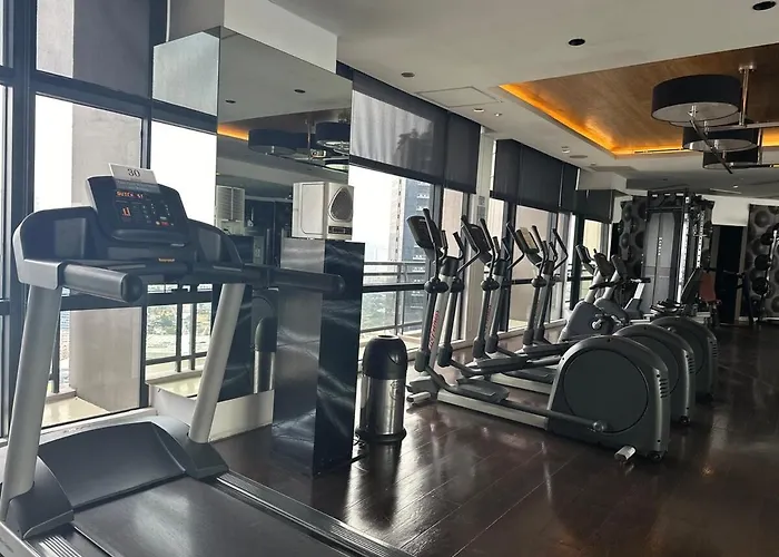 Sunset View 1 Bedroom With Balcony Free Pool&gym Access Manila