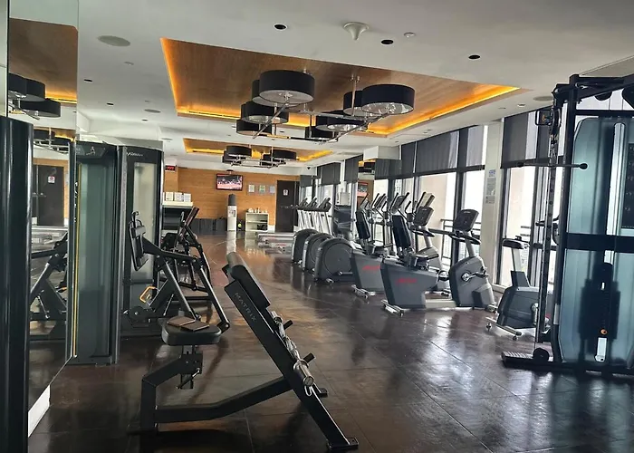 Sunset View 1 Bedroom With Balcony Free Pool&gym Access Manila