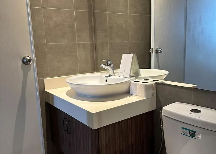 Sunset View 1 Bedroom With Balcony Free Pool&gym Access Apartment Manila